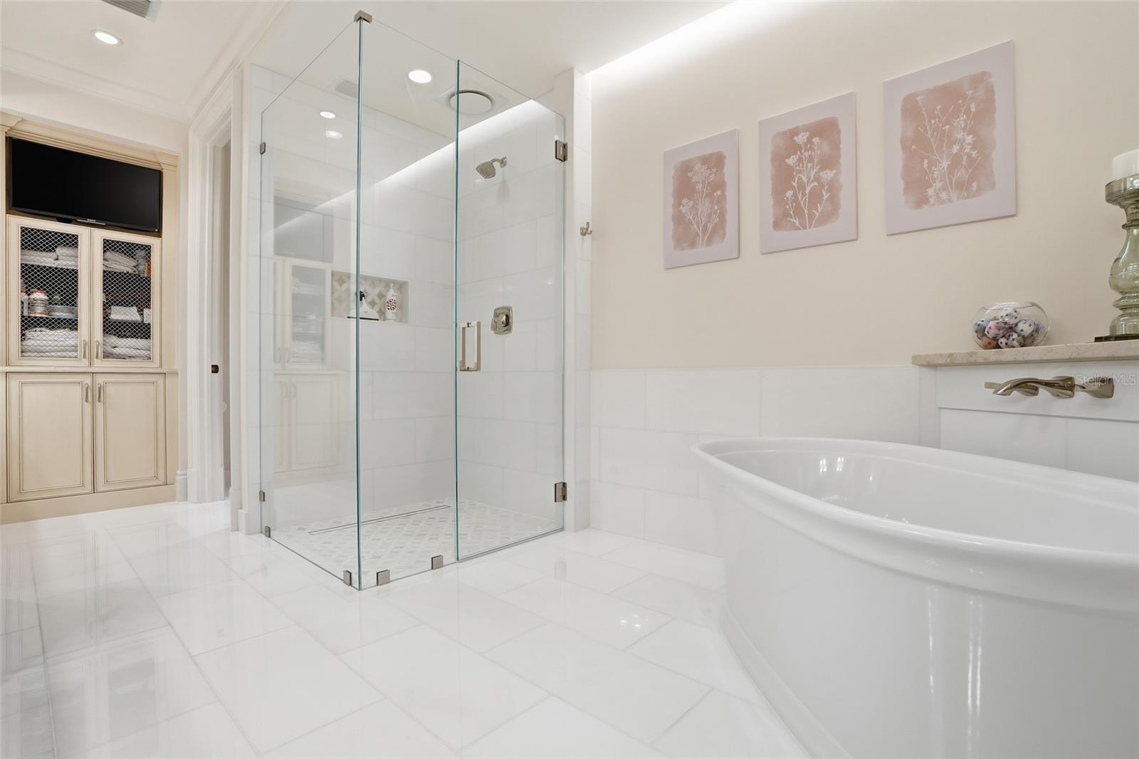 COLONIAL FARMS - Residential