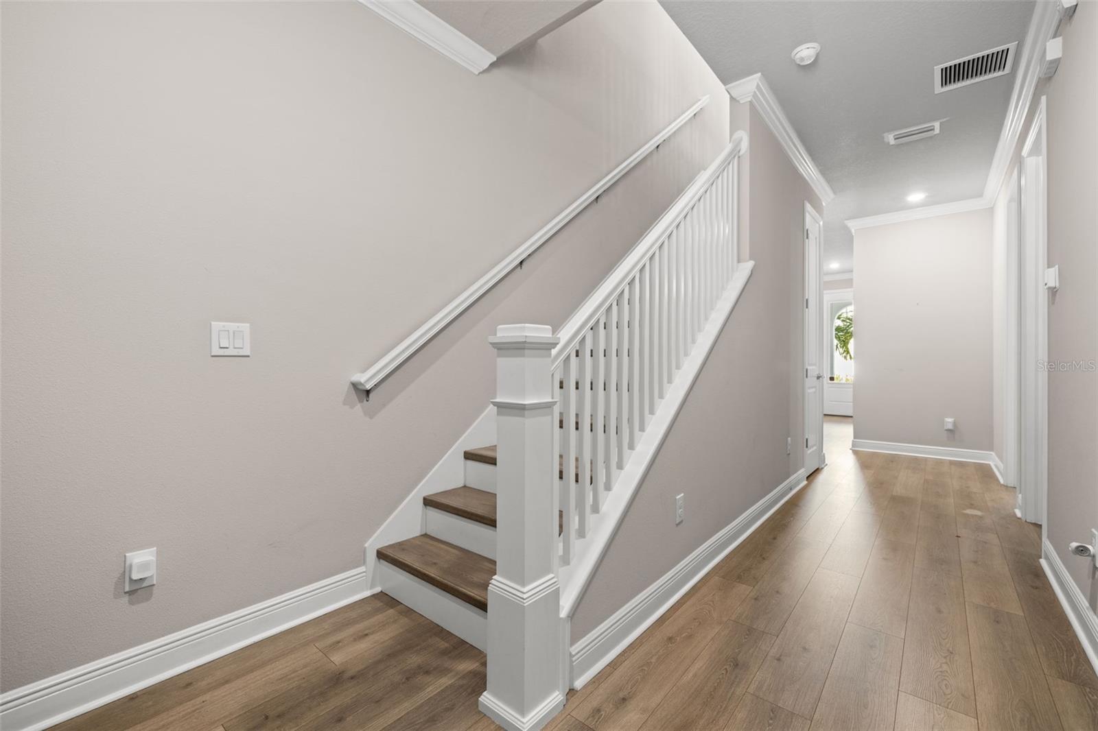 2112 W AZEELE STREET