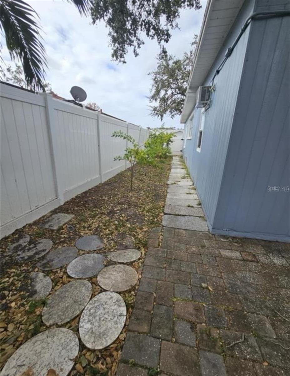 OAK PARK SUB-UNIT 3 - Residential Lease