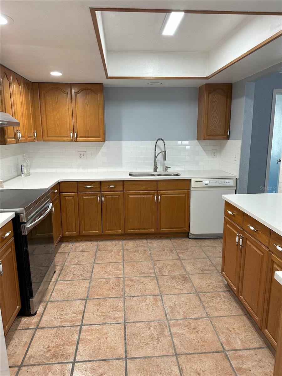 OAK PARK SUB-UNIT 3 - Residential Lease