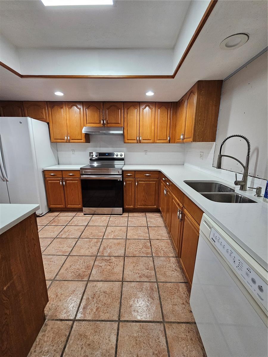 OAK PARK SUB-UNIT 3 - Residential Lease