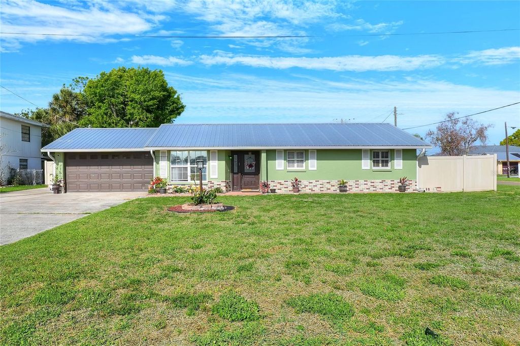 Photo of 6108 Fairway Boulevard, Apollo Beach, FL 33572 (MLS # L4960829)