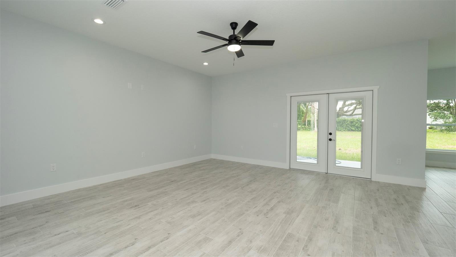 12323 GENTER DRIVE