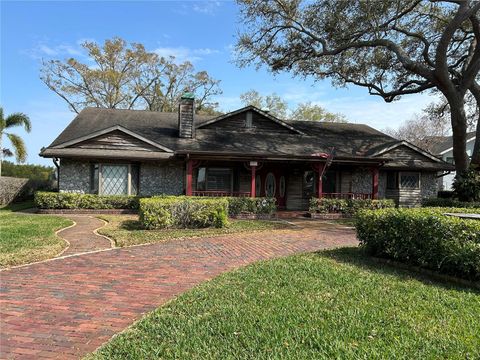 Photo of 9087 Baywood Park Drive, Seminole, FL 33777 (MLS # TB8479069)