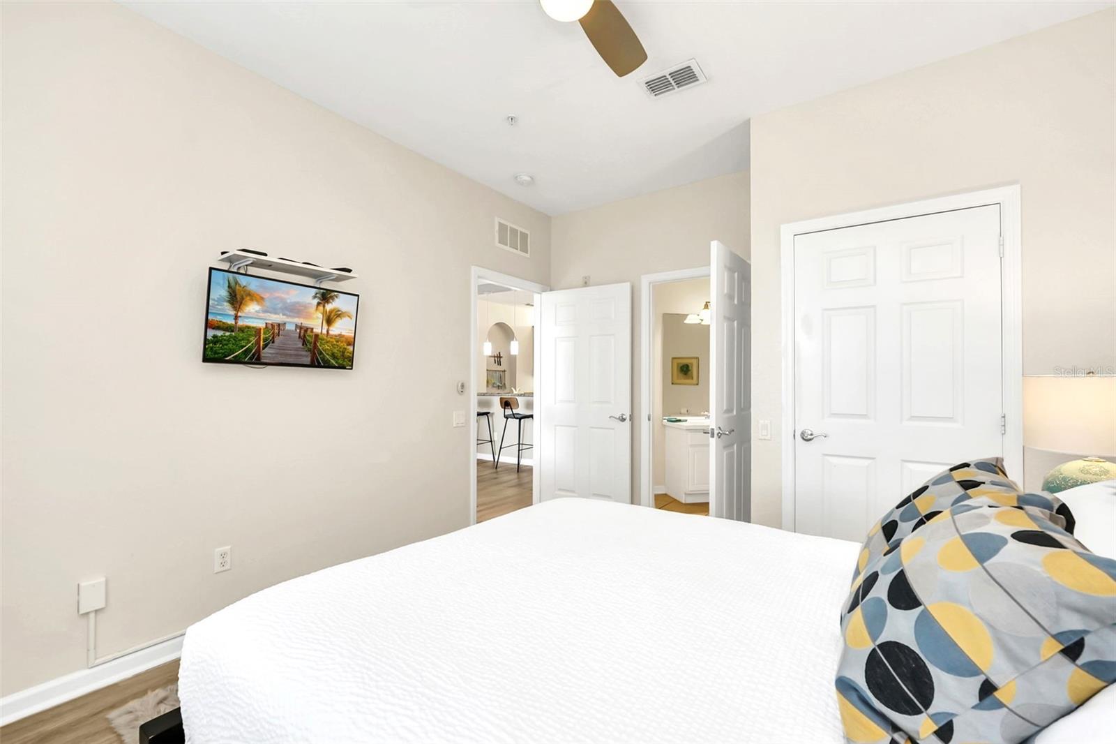 VISTA CAY AT HARBOR SQUARE CONDOMINIUM - Residential