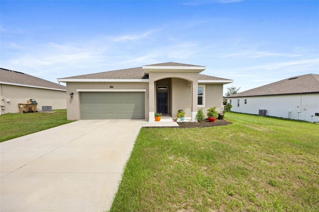 Photo of 37030 Lake Overlook Drive, Grand Island, FL 32735 (MLS # G5101390)