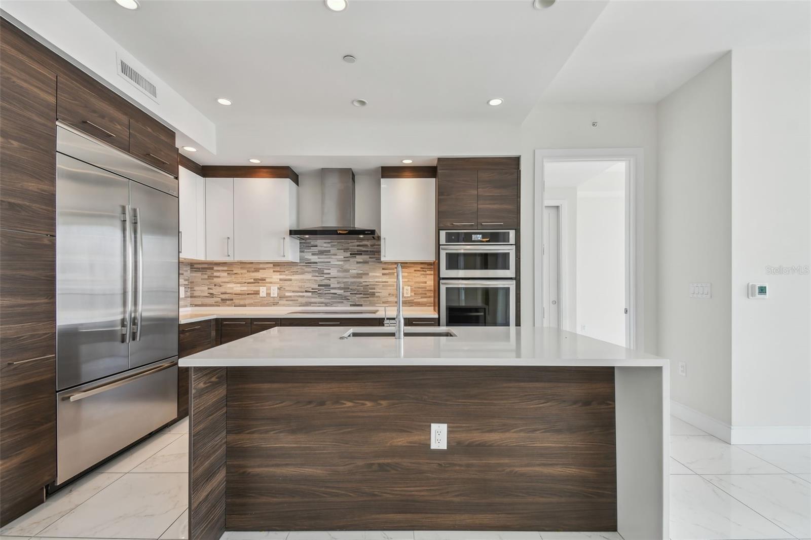 100 1ST AVENUE N 2304