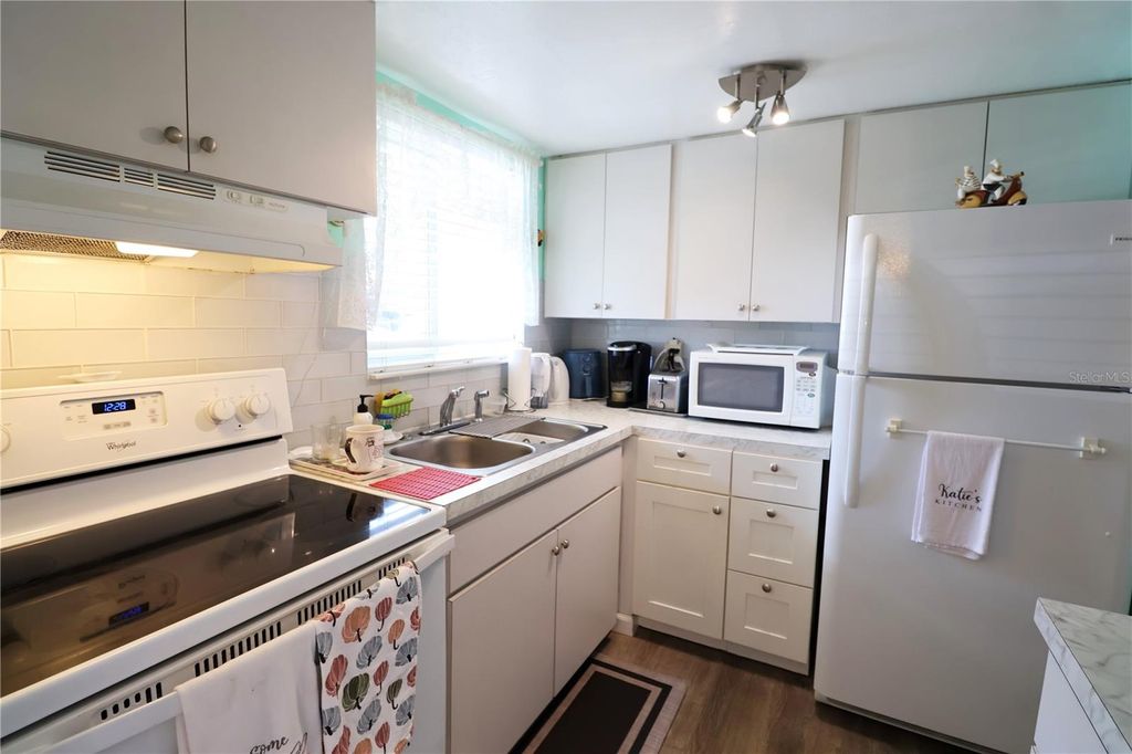 Photo of 1847 Sunny Drive #G4, Bradenton, FL 34207 (MLS # A4672578)