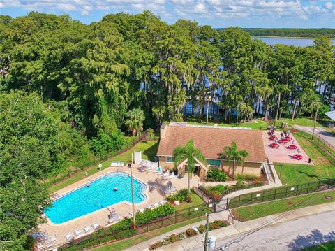 A home in PALM HARBOR