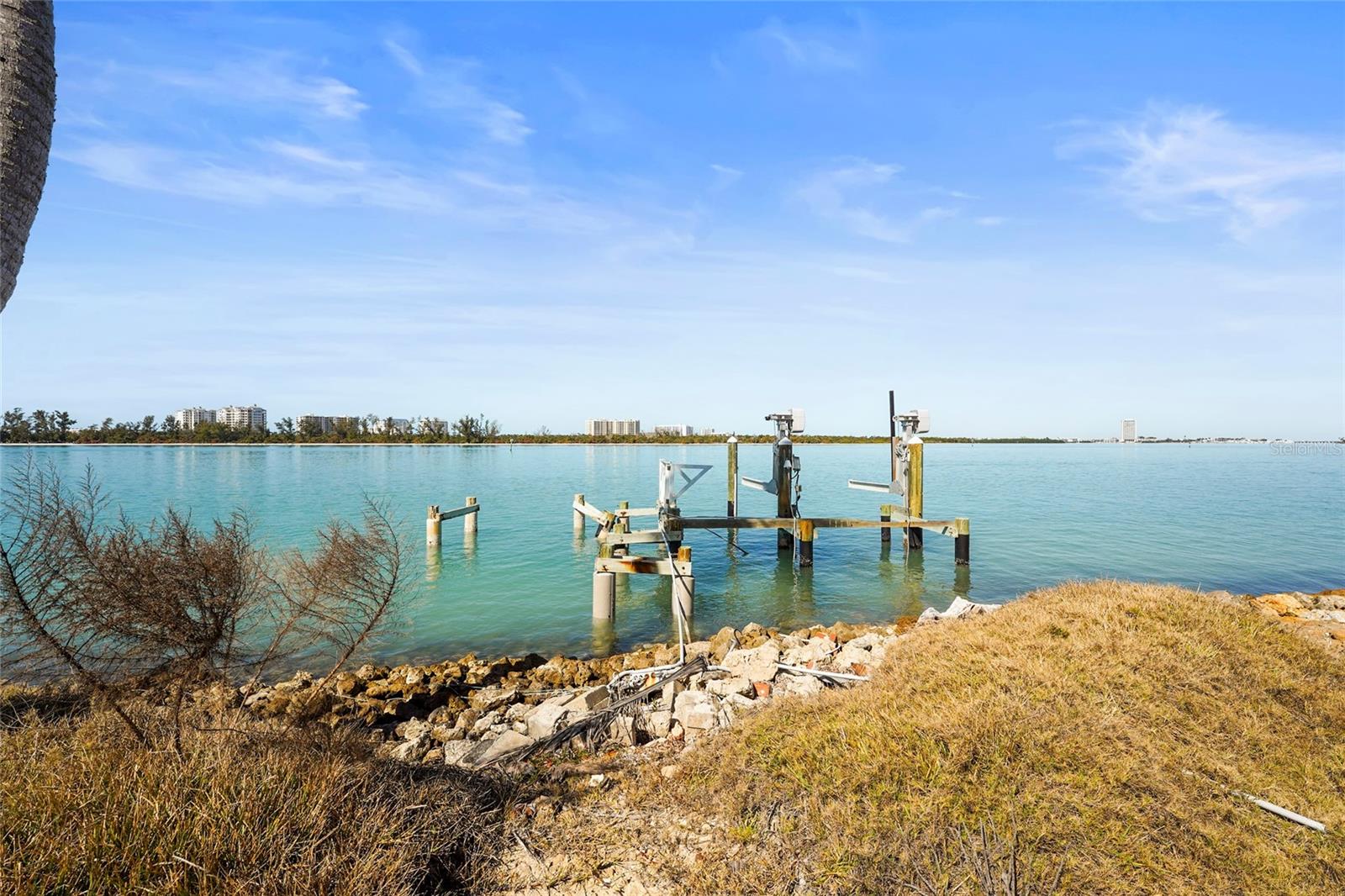 SIESTA REV OF - Land