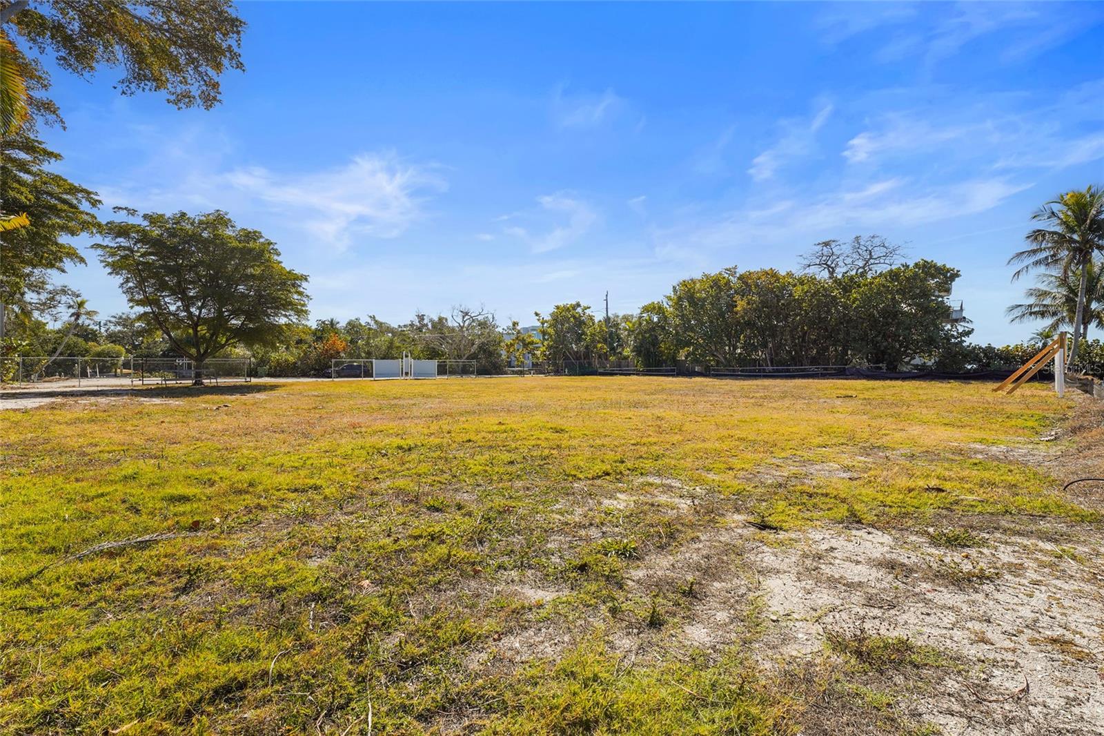 SIESTA REV OF - Land