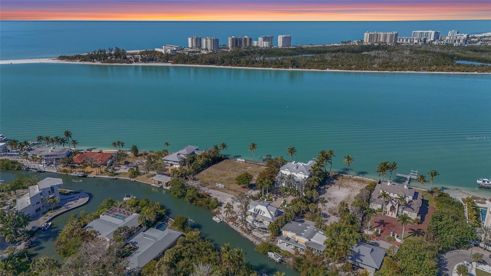 SIESTA REV OF - Land