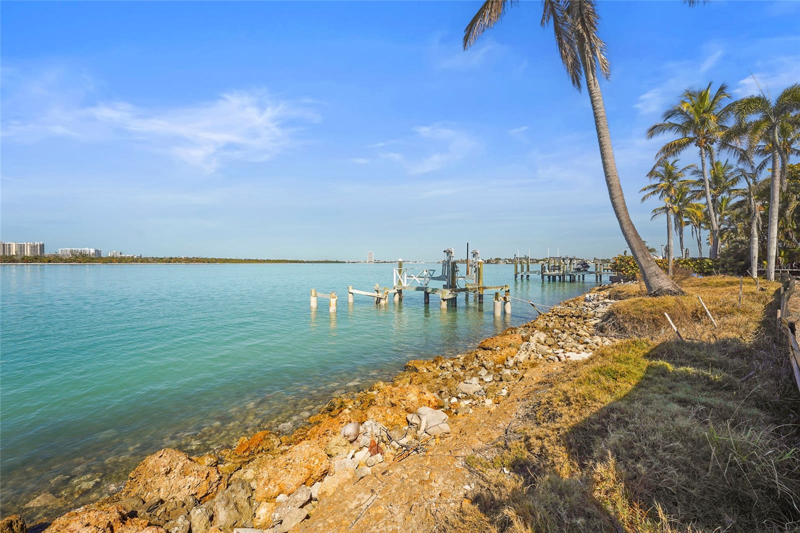 SIESTA REV OF - Land