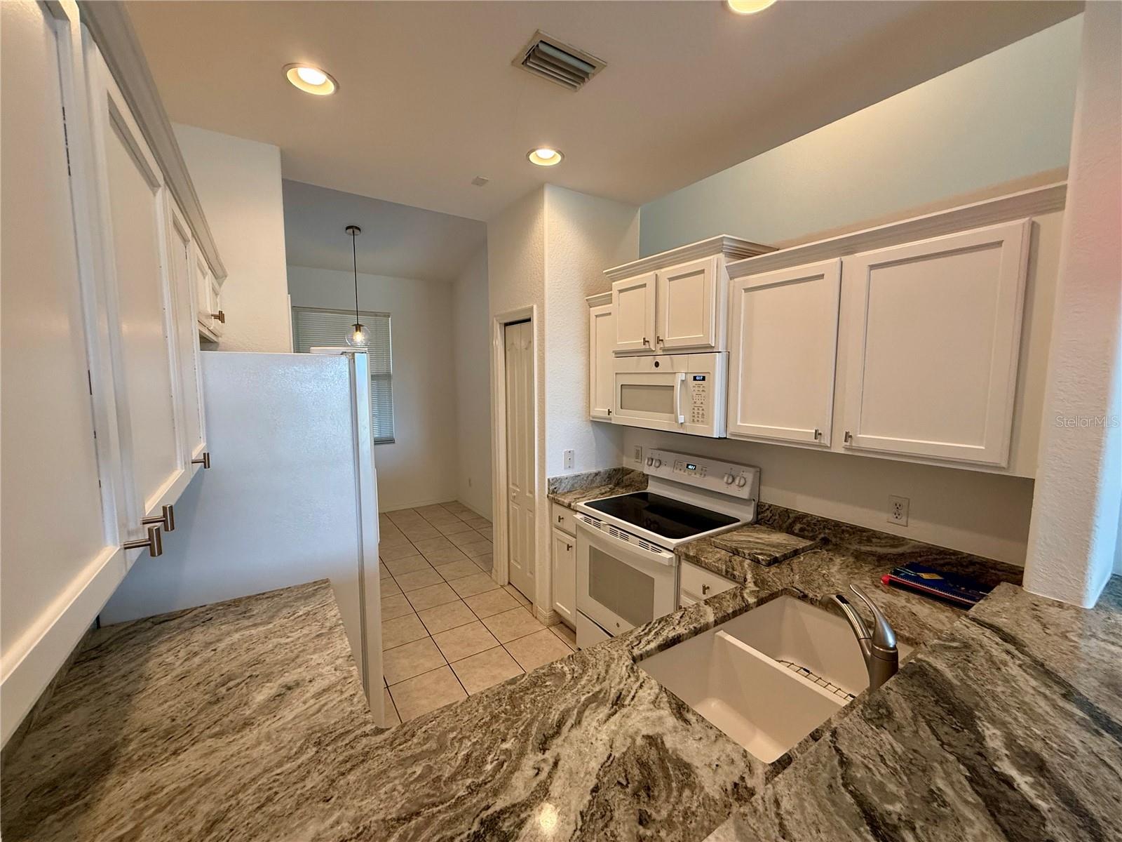 STONE HARBOUR I - Residential Lease