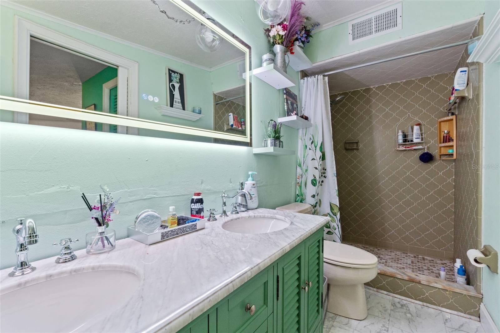 CAMELOT - Residential