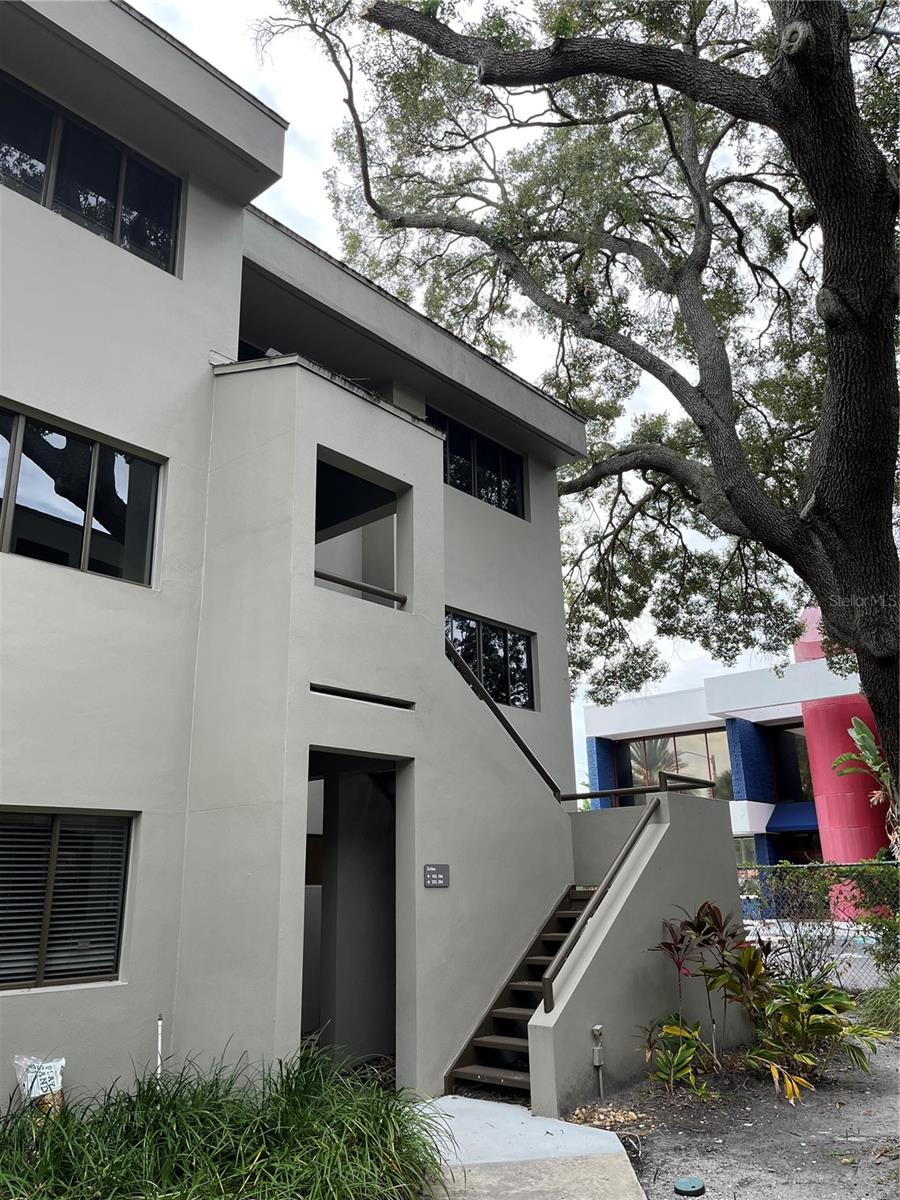 3333 W KENNEDY BOULEVARD 204