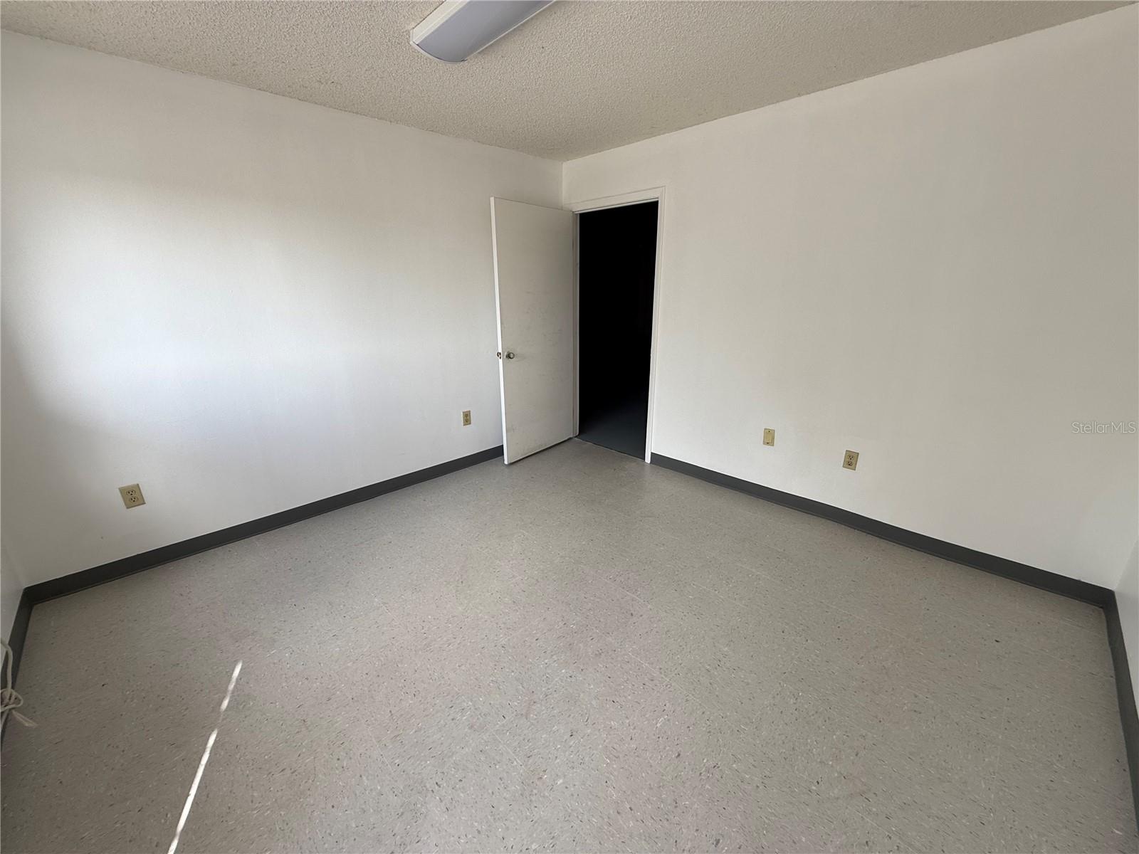 SILVER SPGS SHORES UN 25 - Commercial Lease