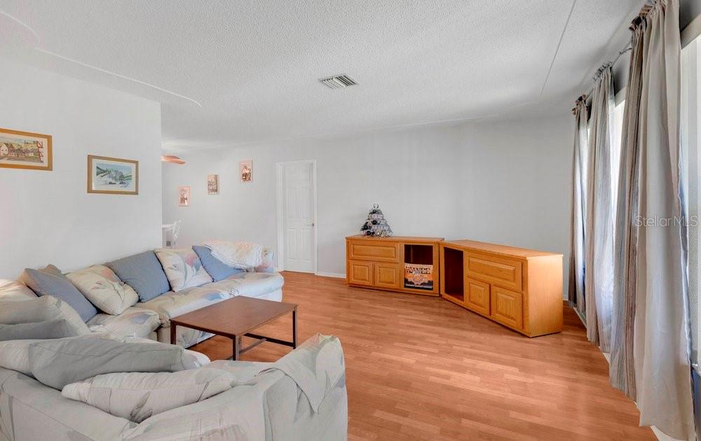 631 DUNDEE CIRCLE