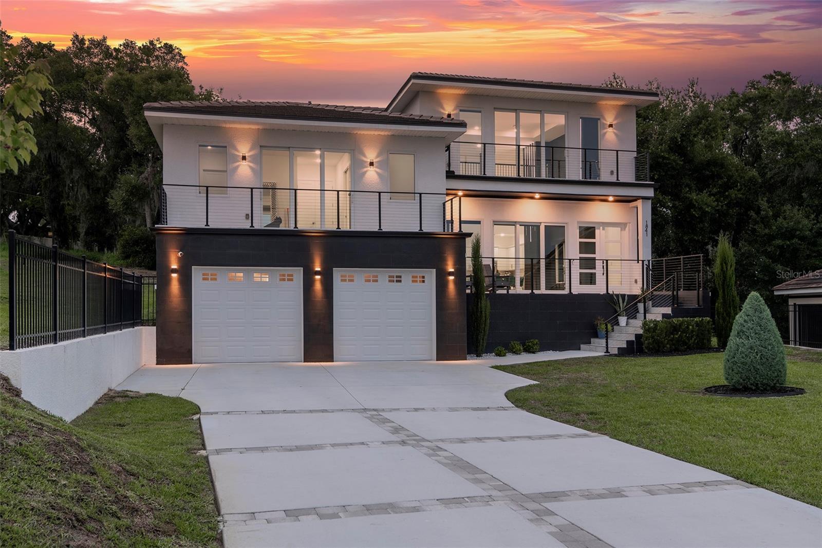 1841 MOORINGS COURT