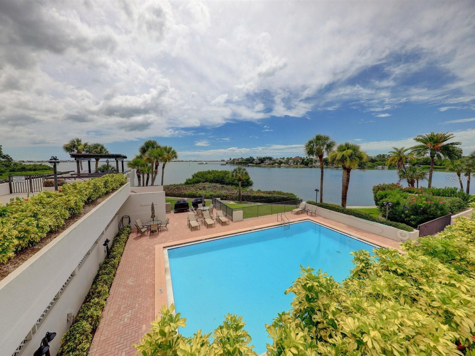 6 BELLEVIEW BOULEVARD 304