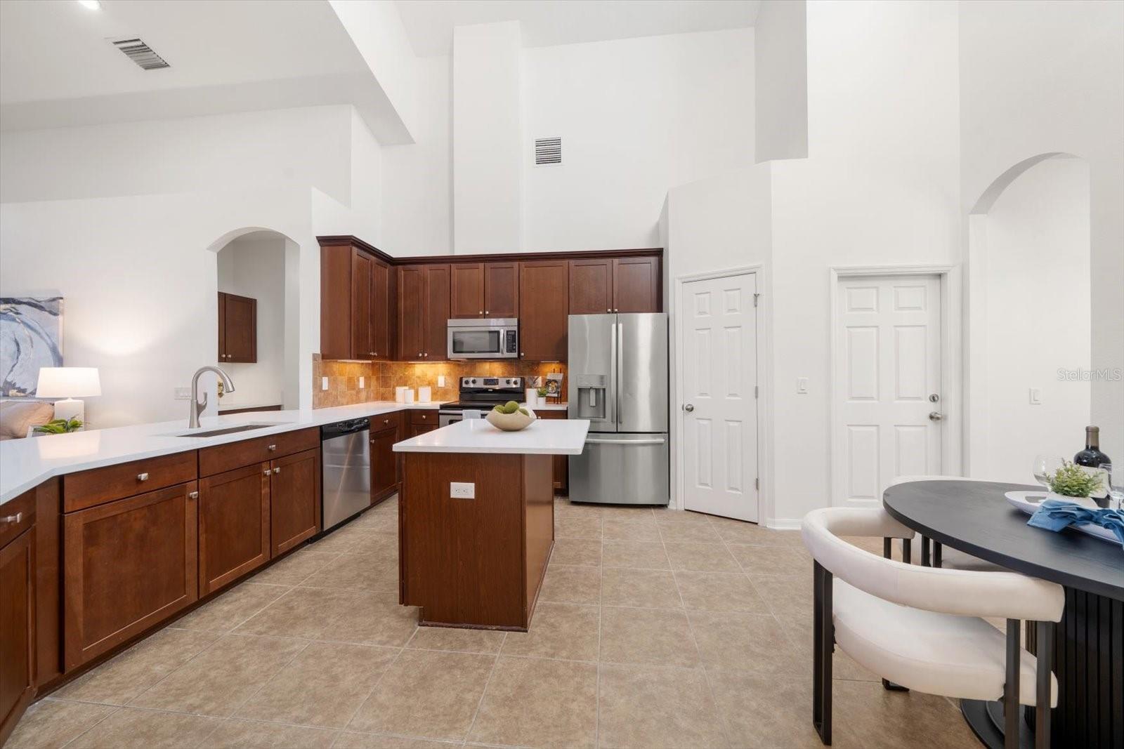 KENSINGTON ISLE - Residential