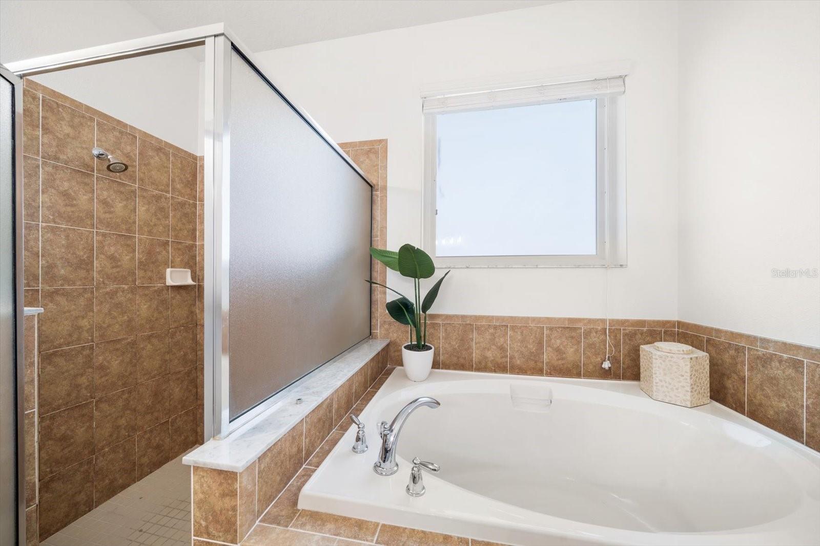 KENSINGTON ISLE - Residential