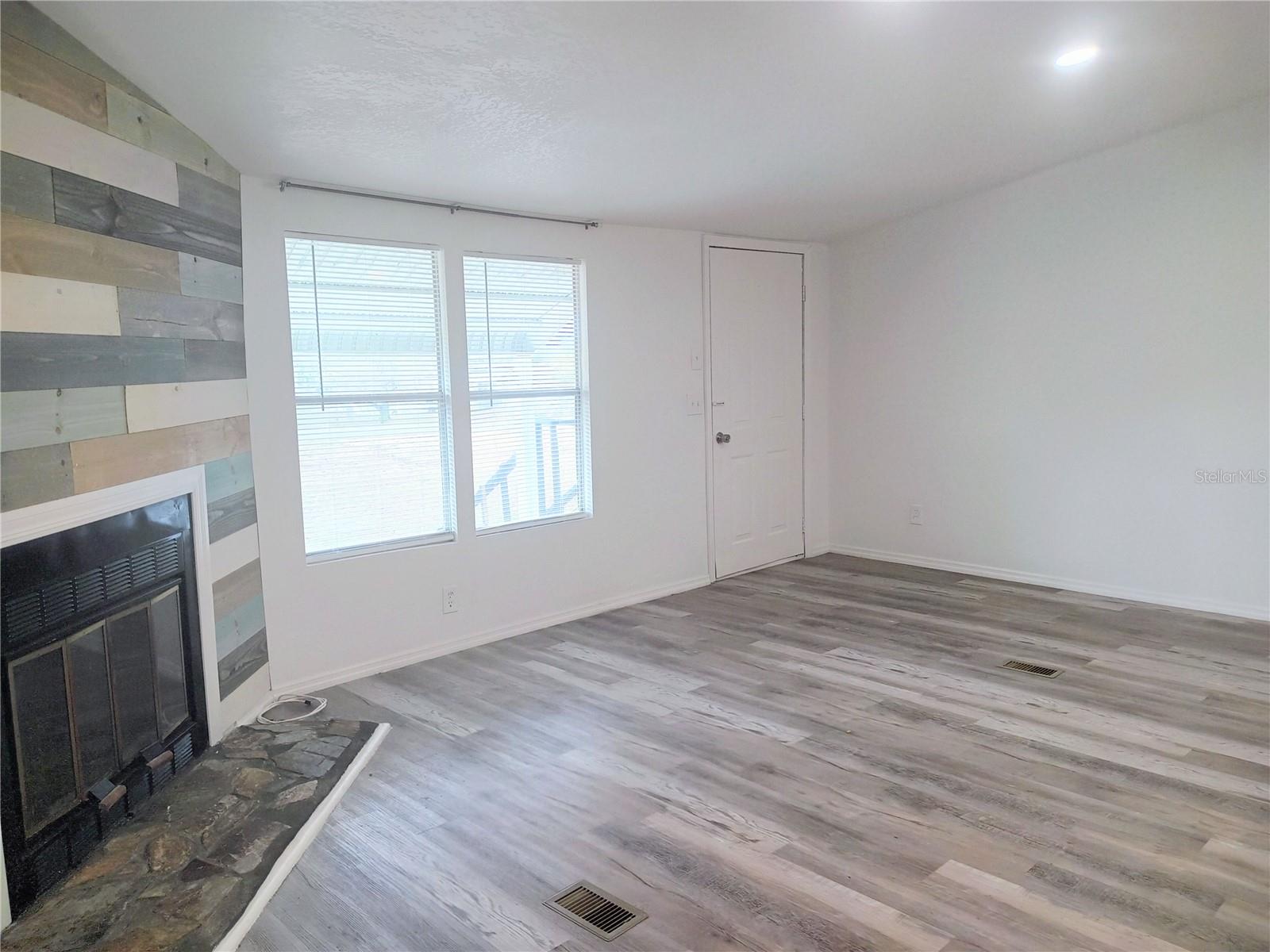 POTTERFIELD GARDEN ACRES UN 2 REPLAT BLK F LOT 2 - Residential