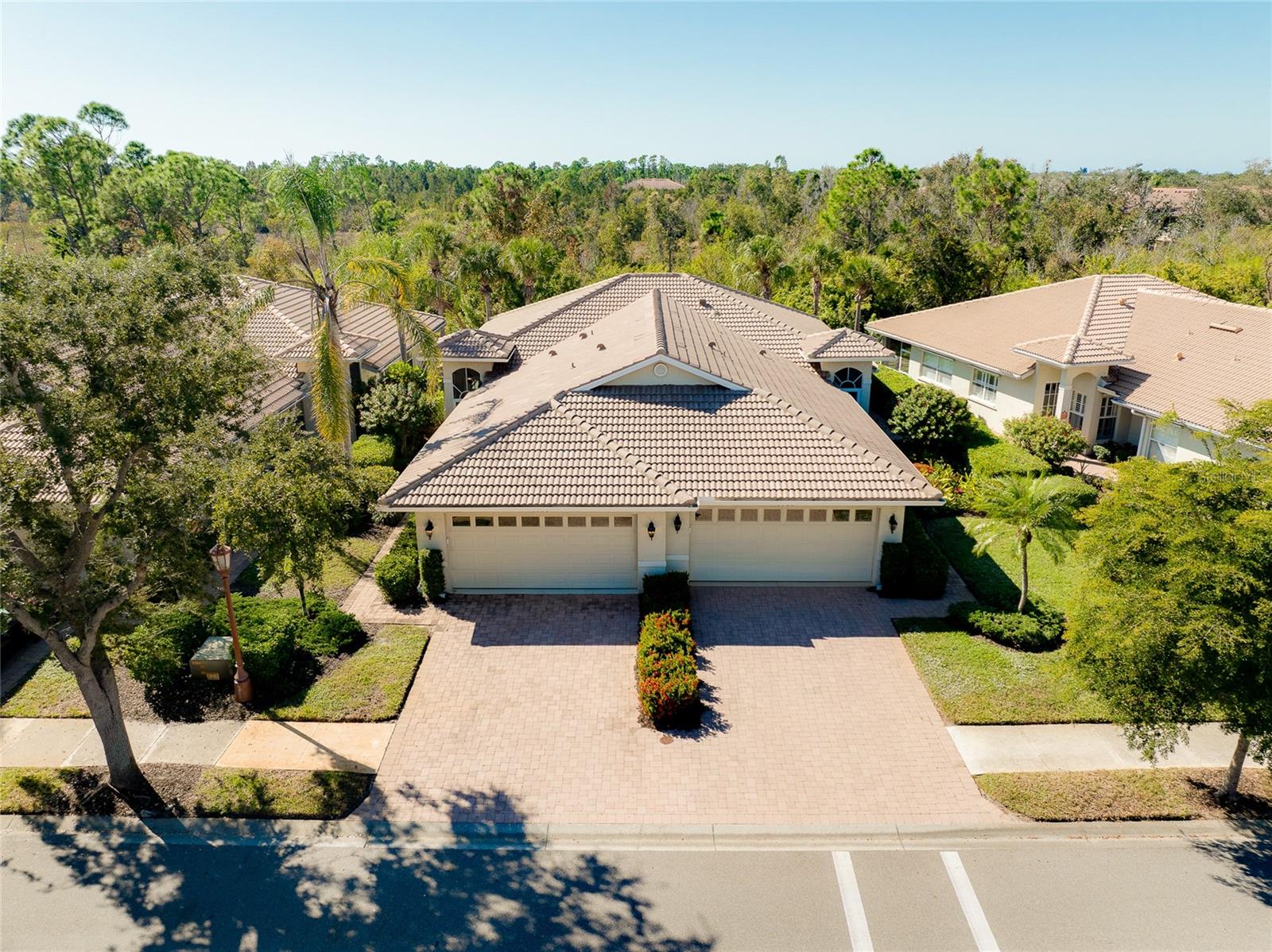 VENETIA PH 5 - Residential