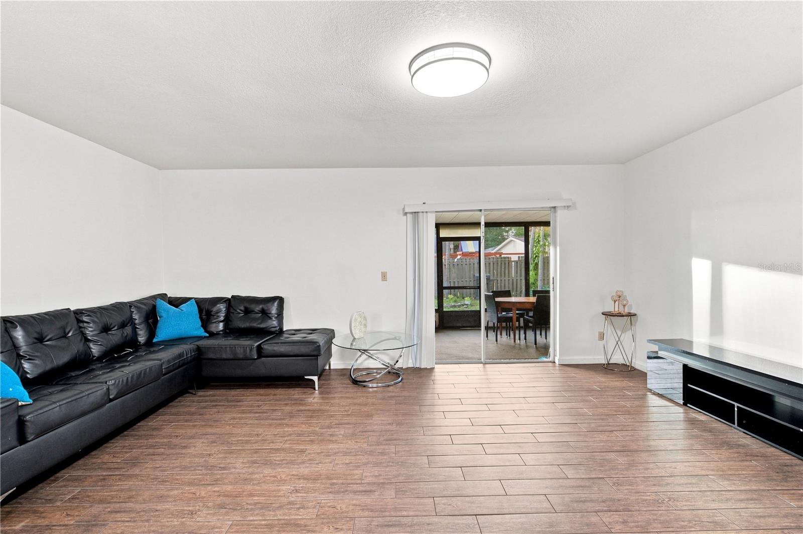 4313 FOXGLEN LANE