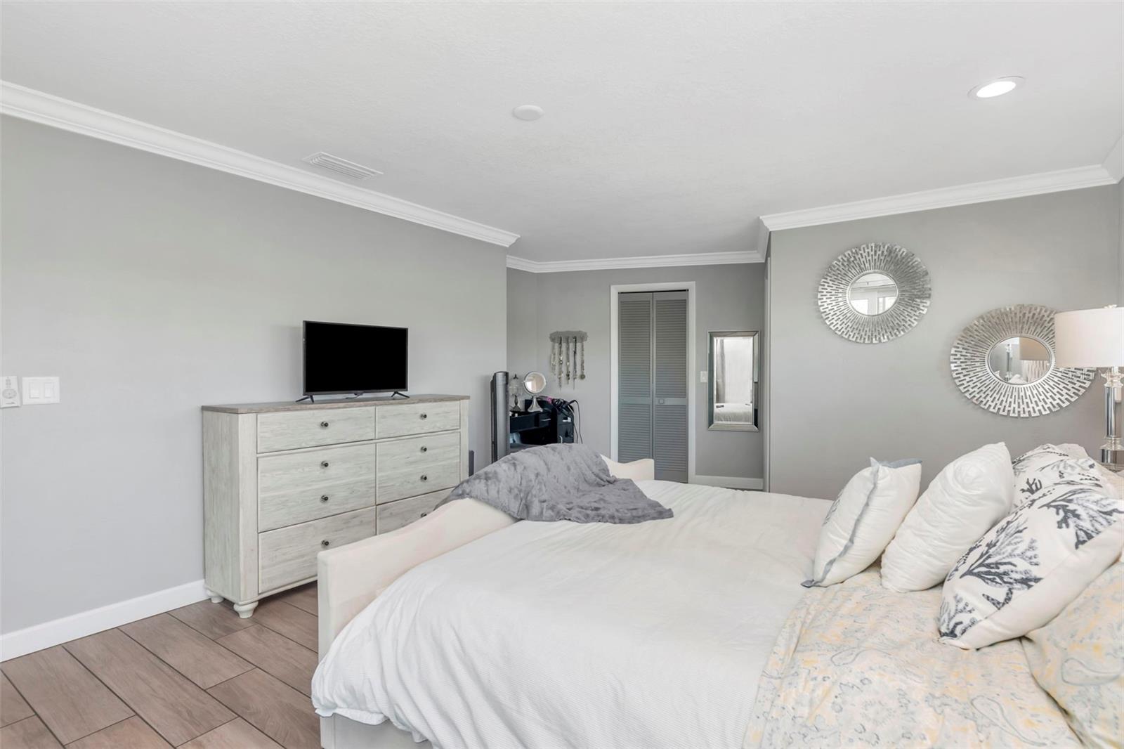 VENETIAN ISLES - Residential