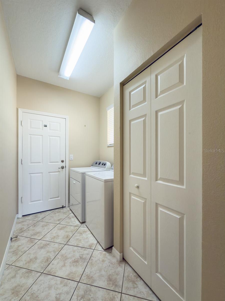 VALENCIA LAKES - Residential Lease