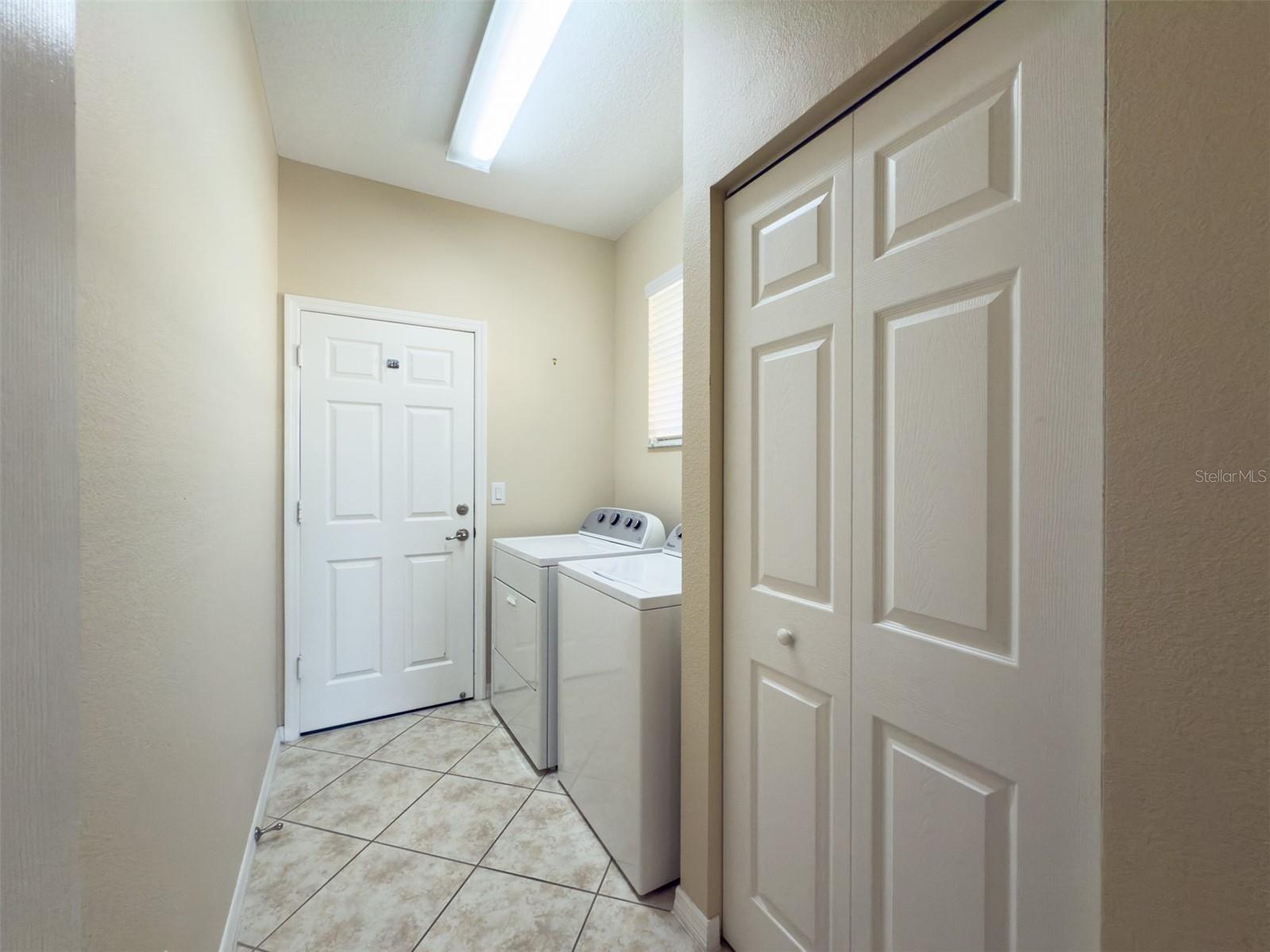 VALENCIA LAKES - Residential Lease