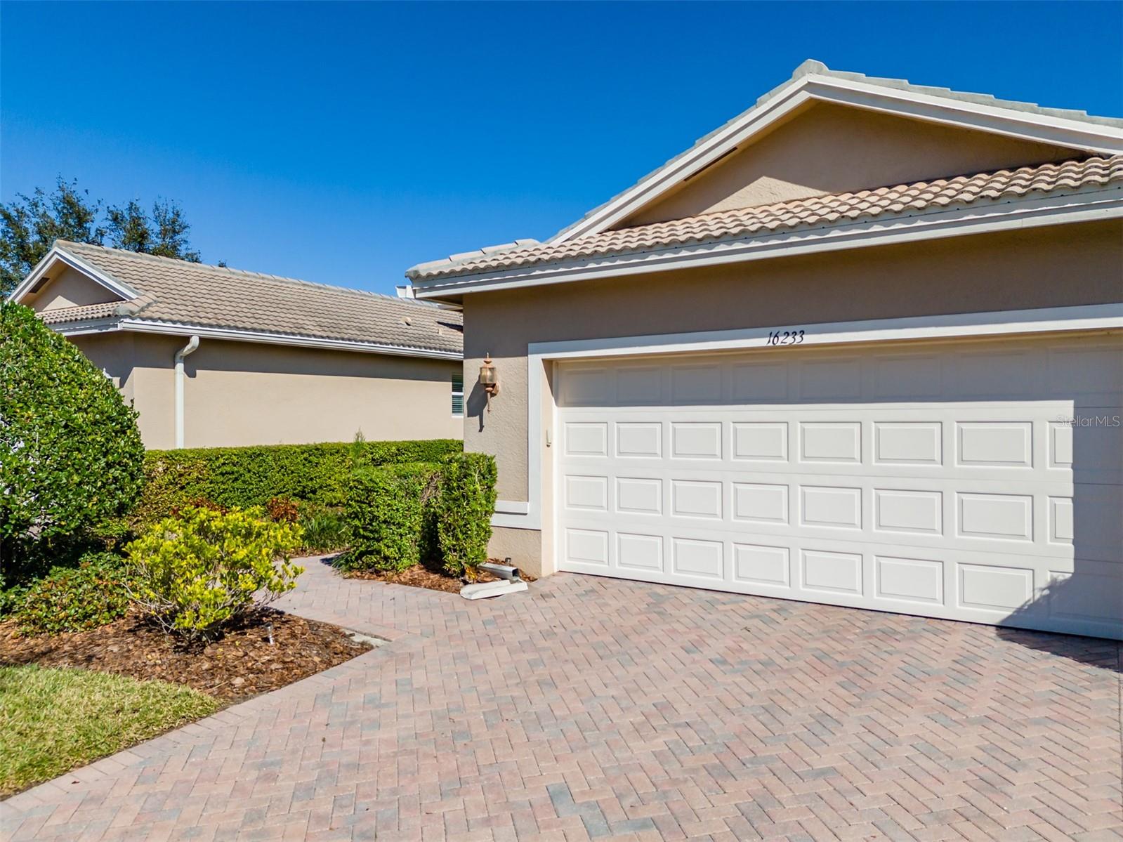 VALENCIA LAKES - Residential Lease