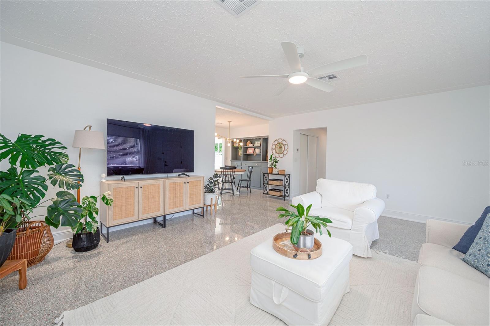 SOUTH GATE - Residential