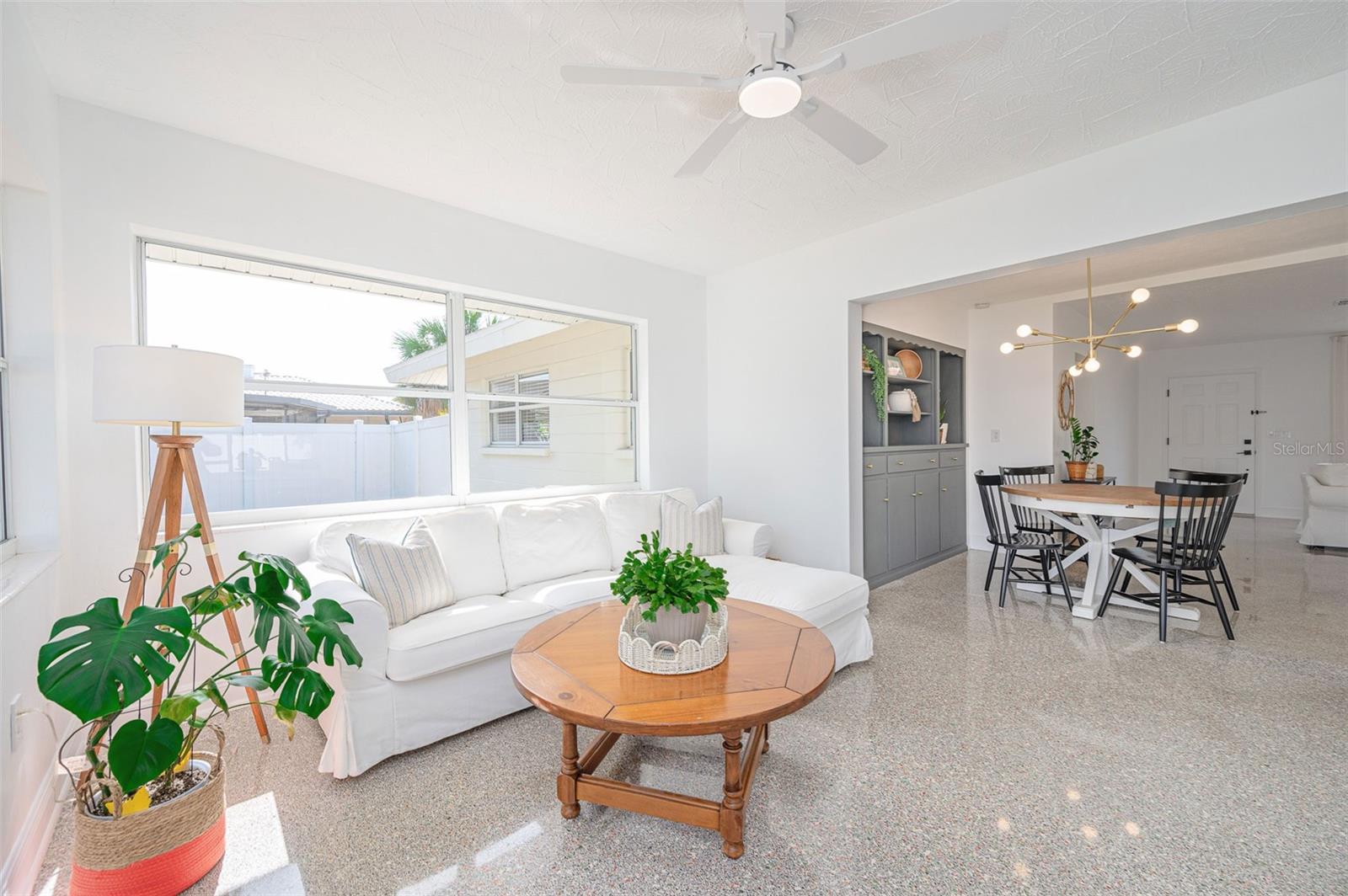 SOUTH GATE - Residential