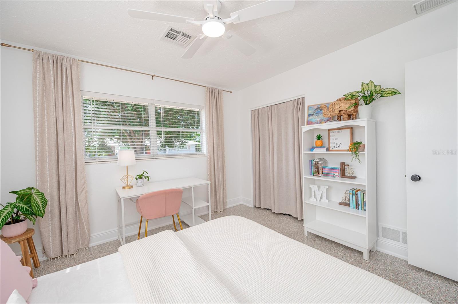 SOUTH GATE - Residential