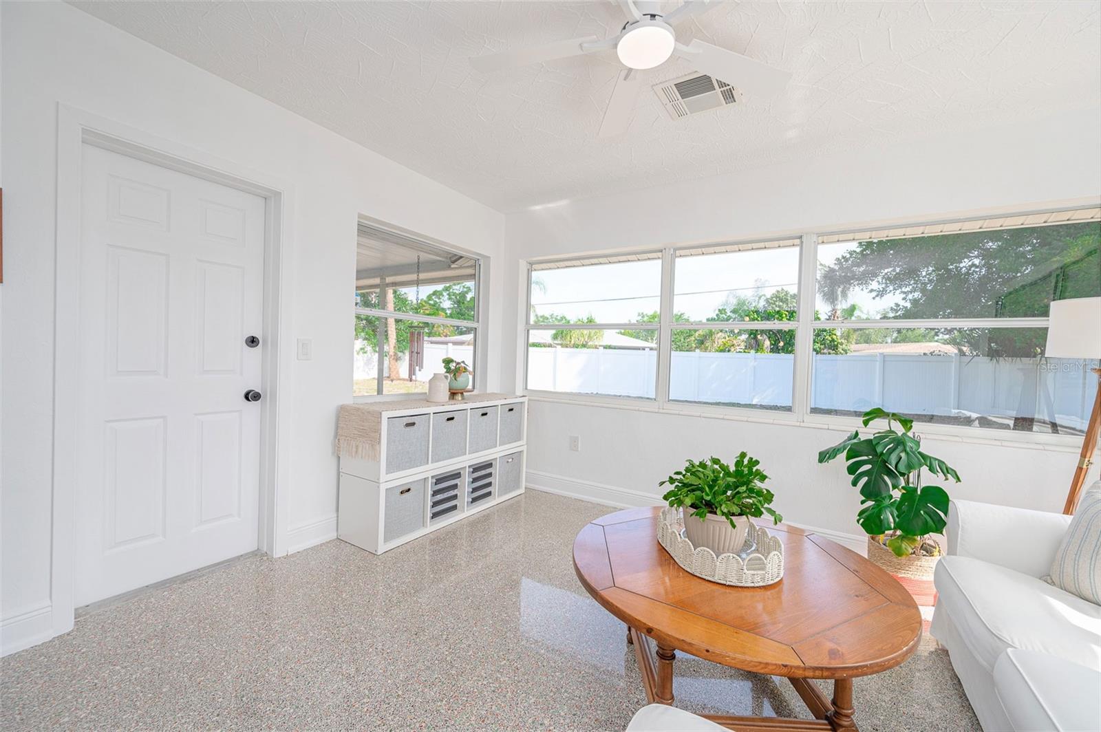 SOUTH GATE - Residential