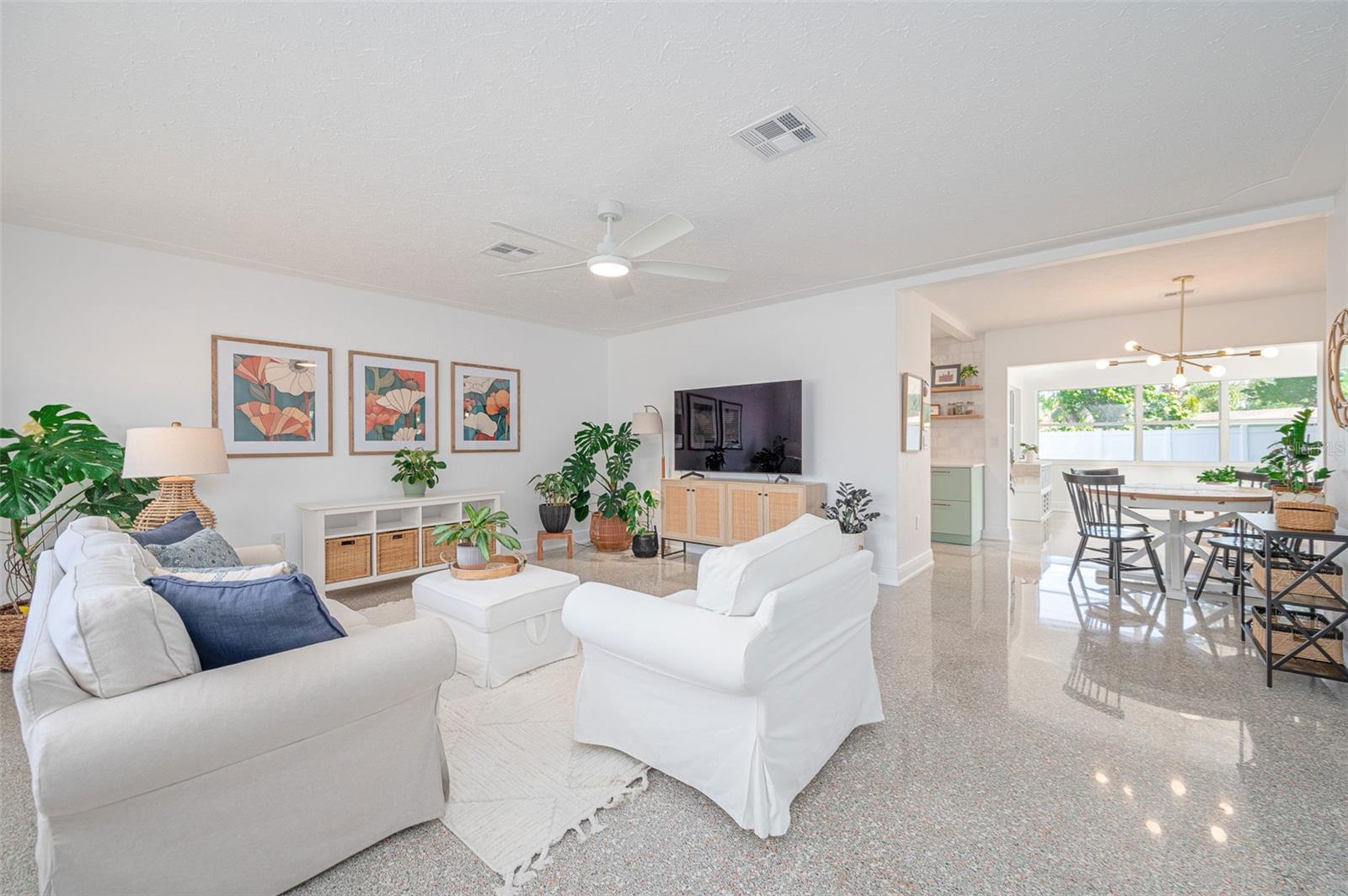 SOUTH GATE - Residential