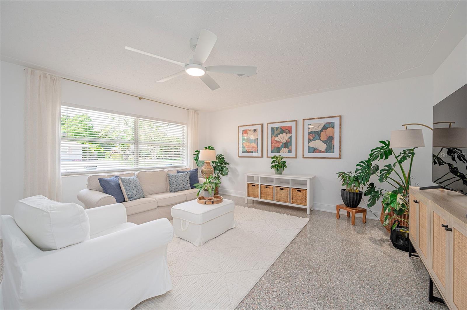 SOUTH GATE - Residential