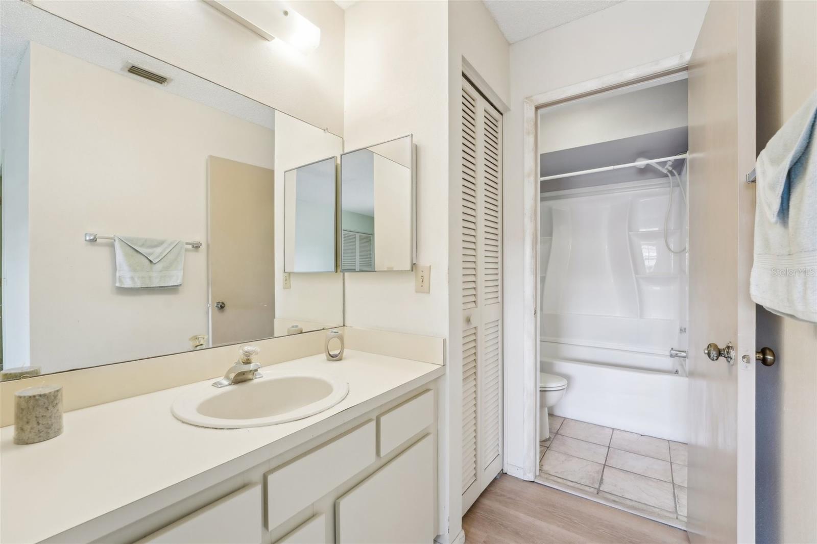 LAURELON VILLAGE OF MEADOWOOD - Residential