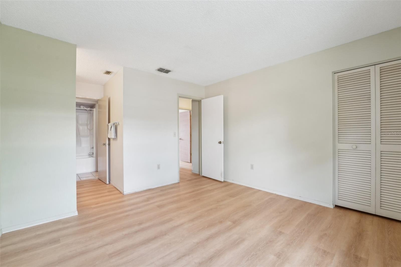 LAURELON VILLAGE OF MEADOWOOD - Residential