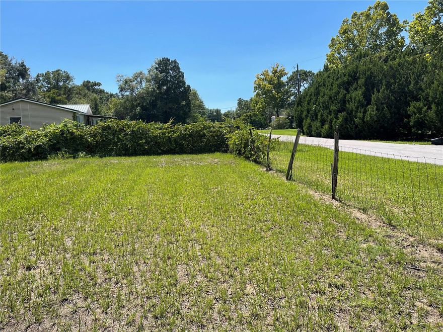 Reduced !! Excellent opportunity to own this partially cleared Lot. Impact fees has been paid for one Manufactured House. Ready to create a dream retreat located just minutes from Crystal River, Public Boat ramps, Shopping and Dining. Low Density Residential area with Paved Road.