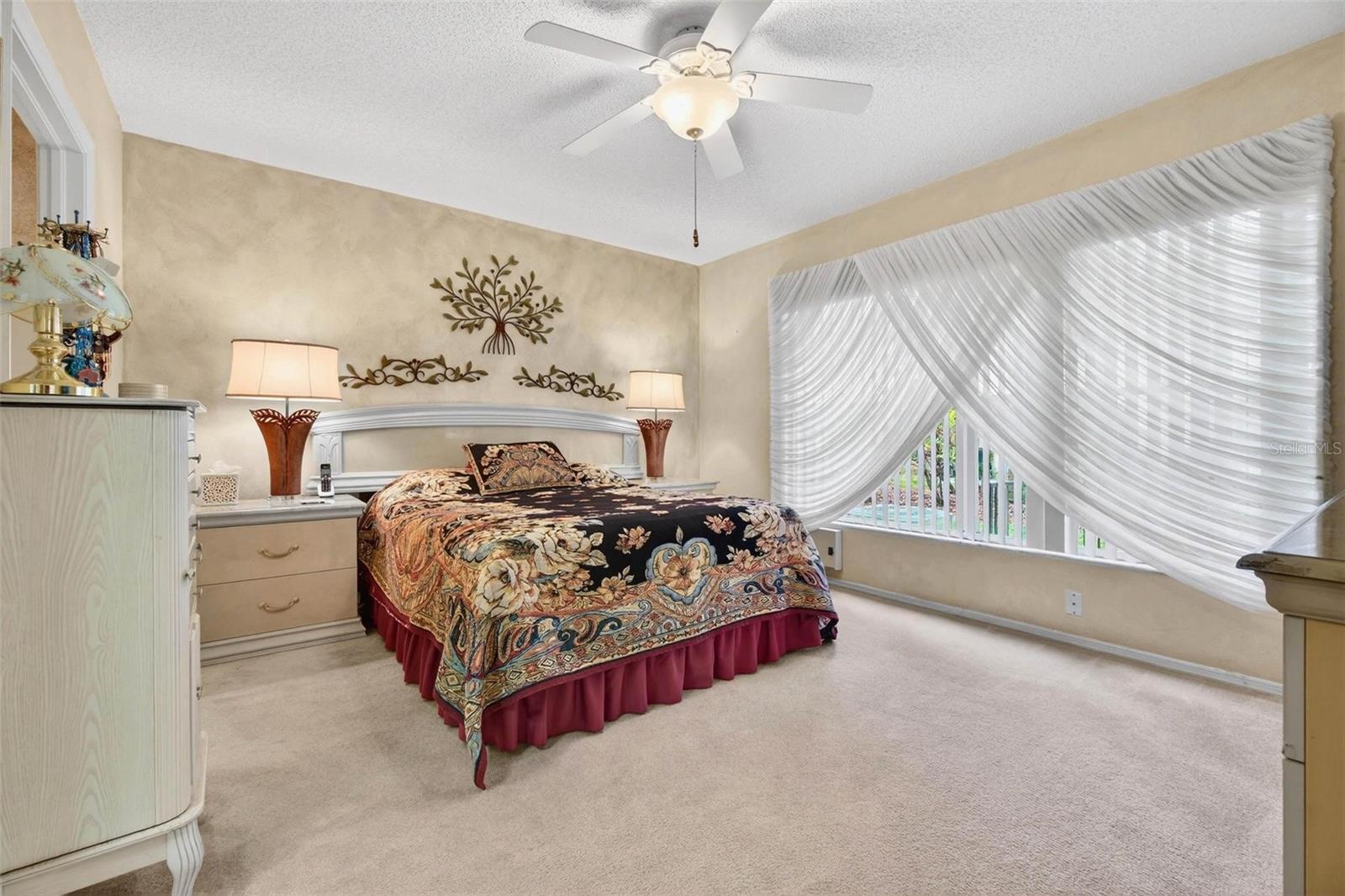 ON TOP OF THE WORLD - Residential