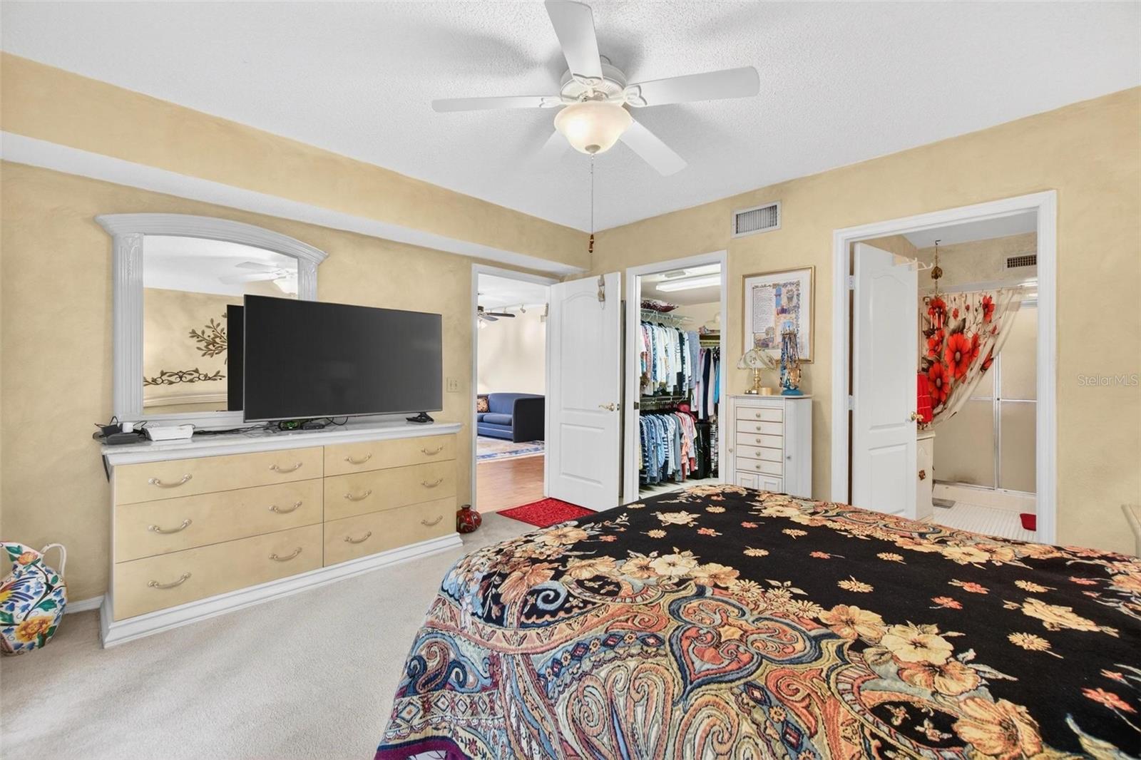 ON TOP OF THE WORLD - Residential