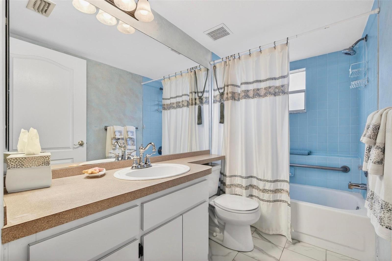 ON TOP OF THE WORLD - Residential