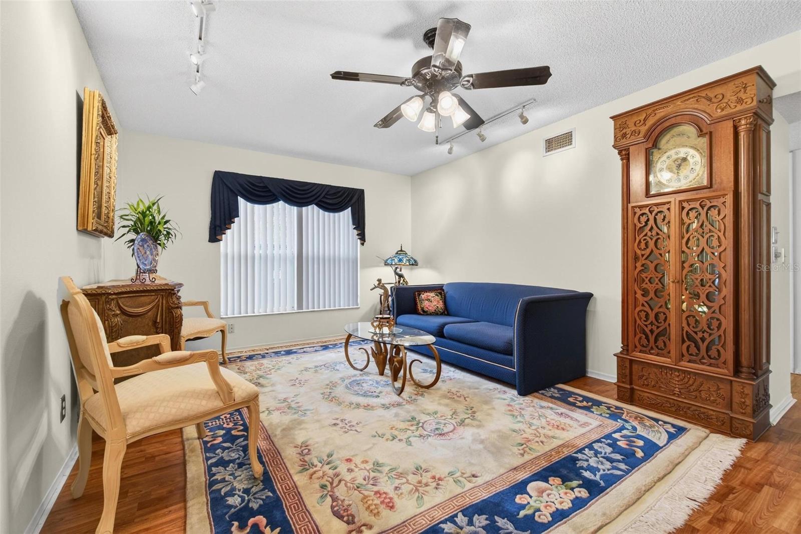 ON TOP OF THE WORLD - Residential