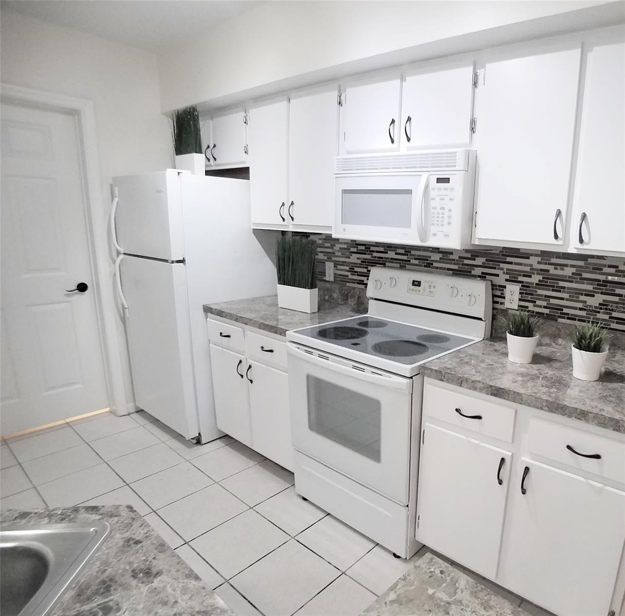 CREST/WATERFORD LAKES - Residential