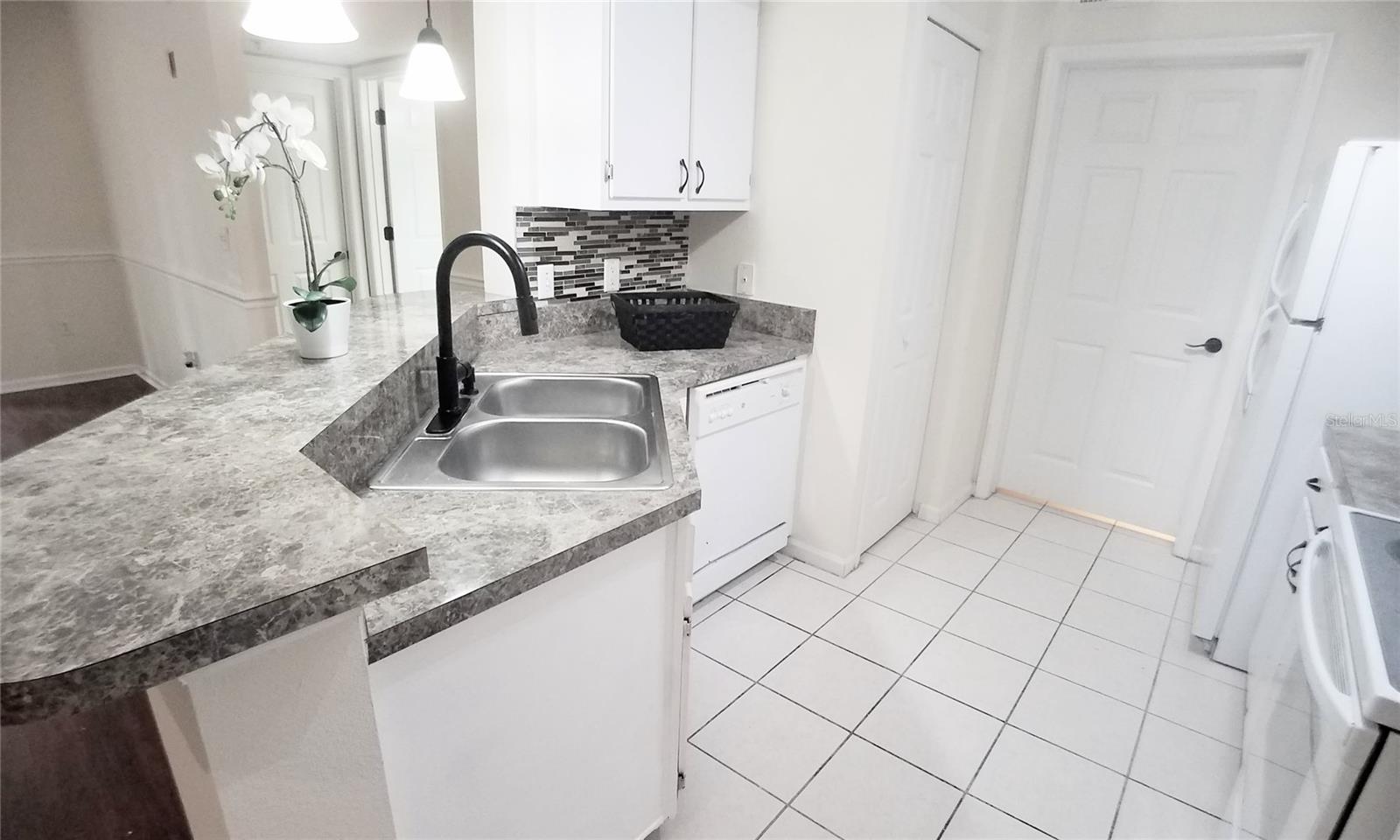 CREST/WATERFORD LAKES - Residential
