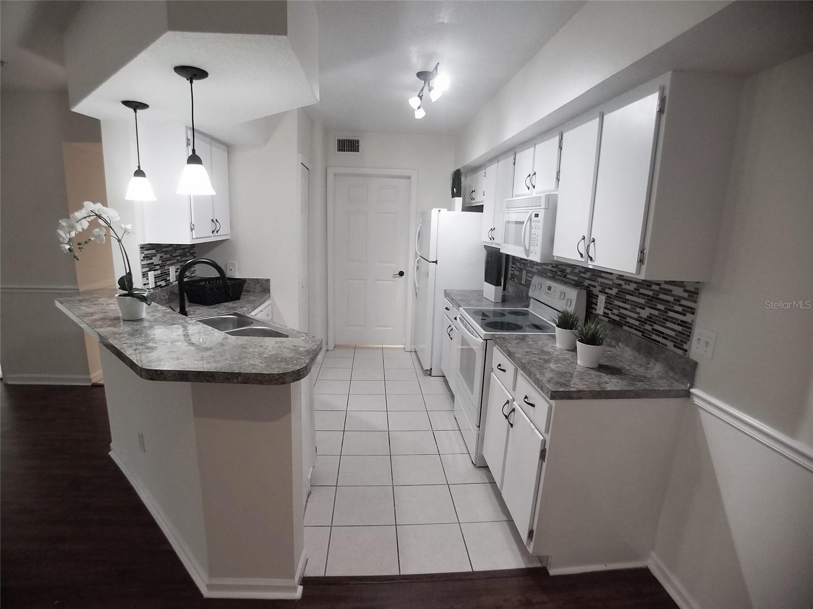 CREST/WATERFORD LAKES - Residential