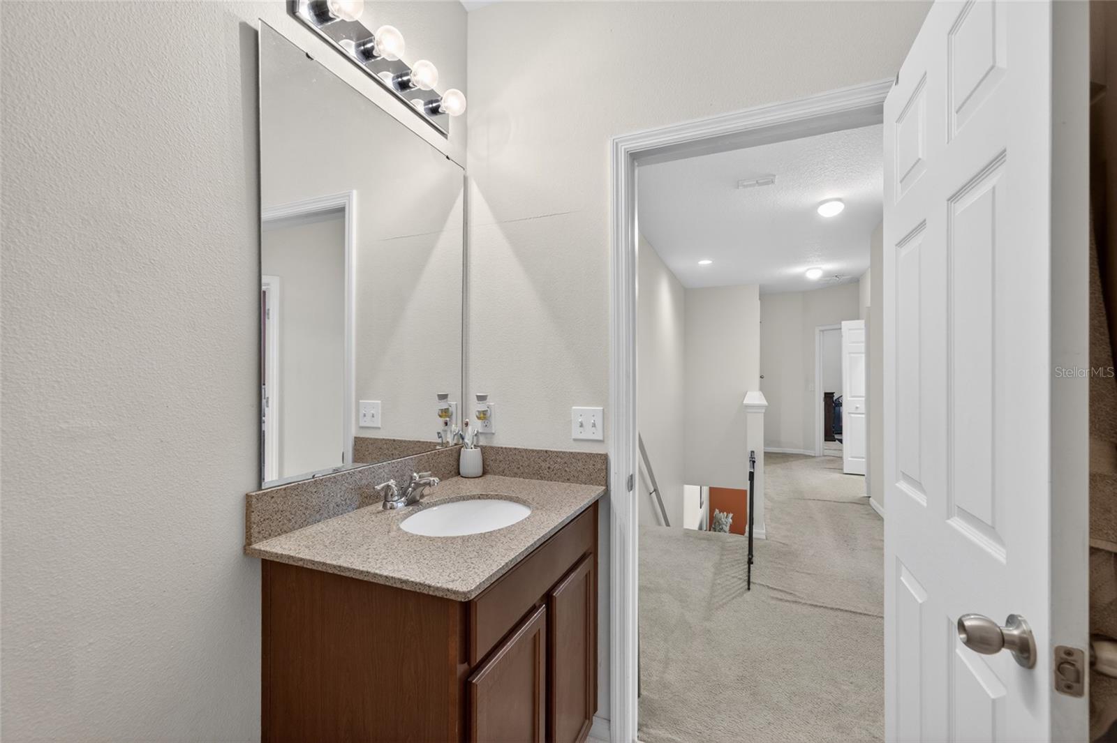 SOMERSET CHASE - Residential